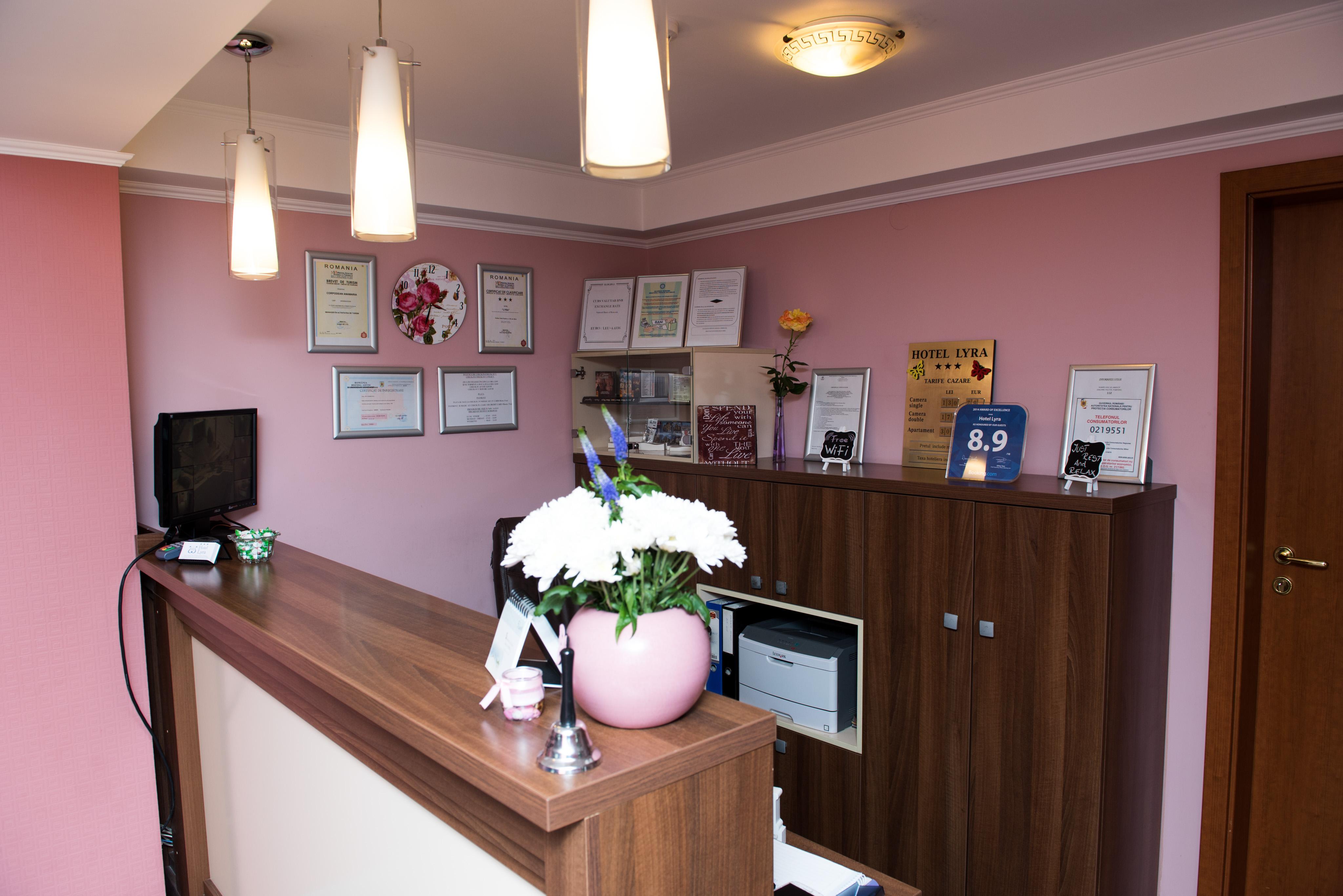 Hotel Lyra Oradea Extérieur photo
