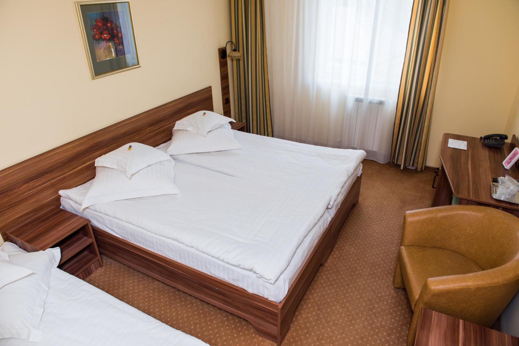Hotel Lyra Oradea Chambre photo