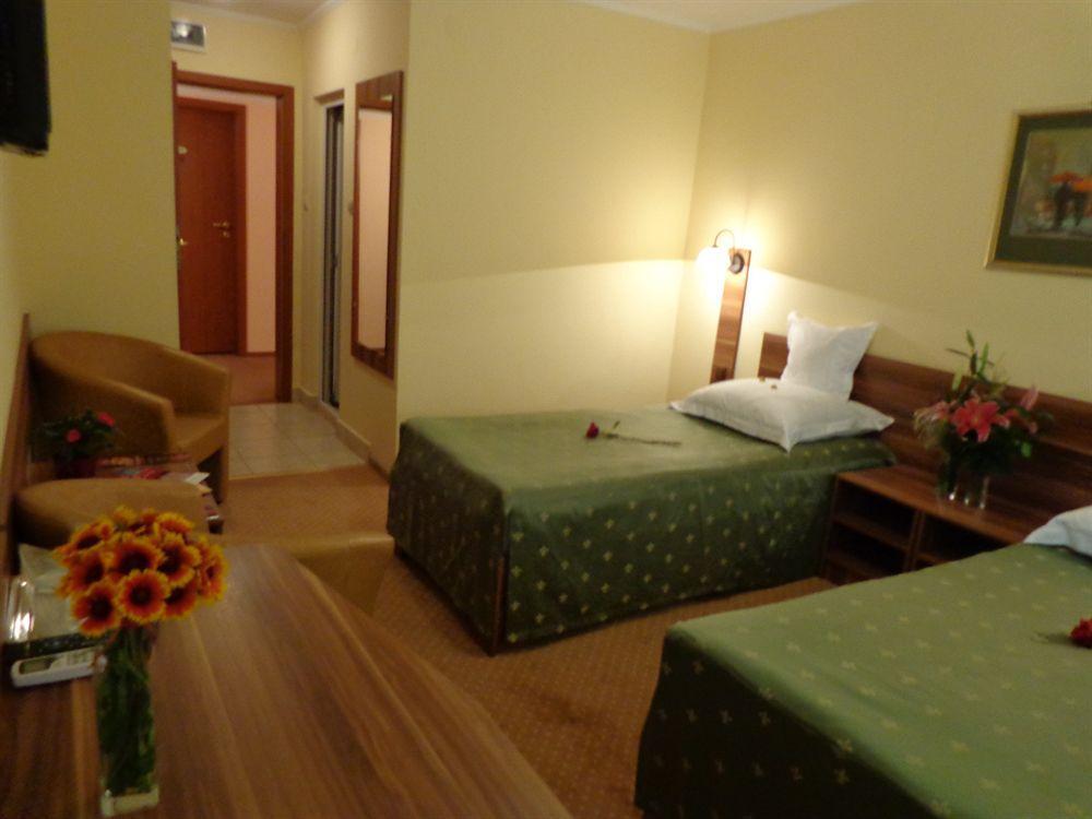 Hotel Lyra Oradea Extérieur photo