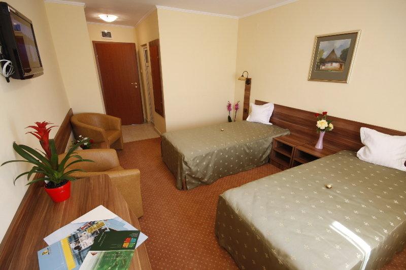 Hotel Lyra Oradea Extérieur photo