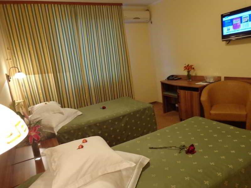 Hotel Lyra Oradea Extérieur photo