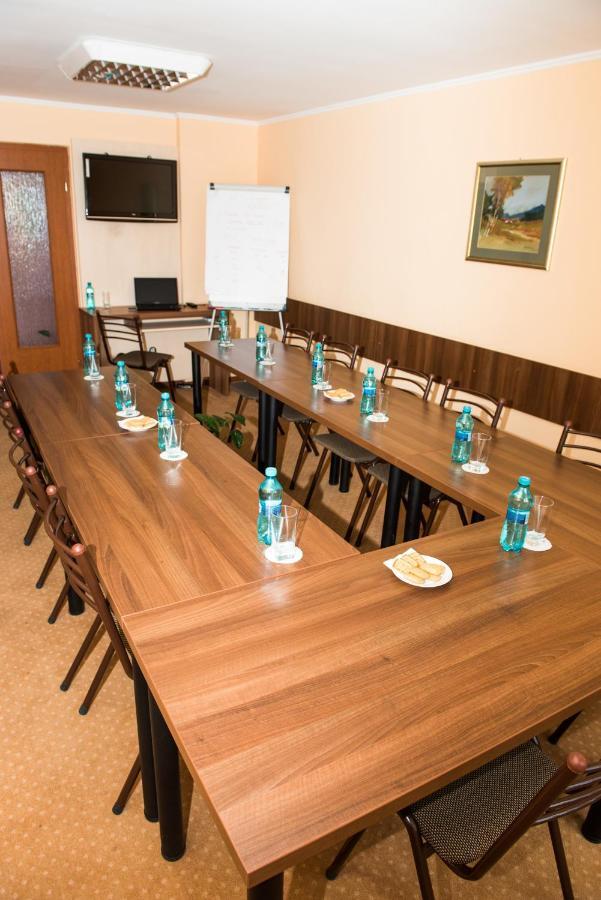 Hotel Lyra Oradea Extérieur photo